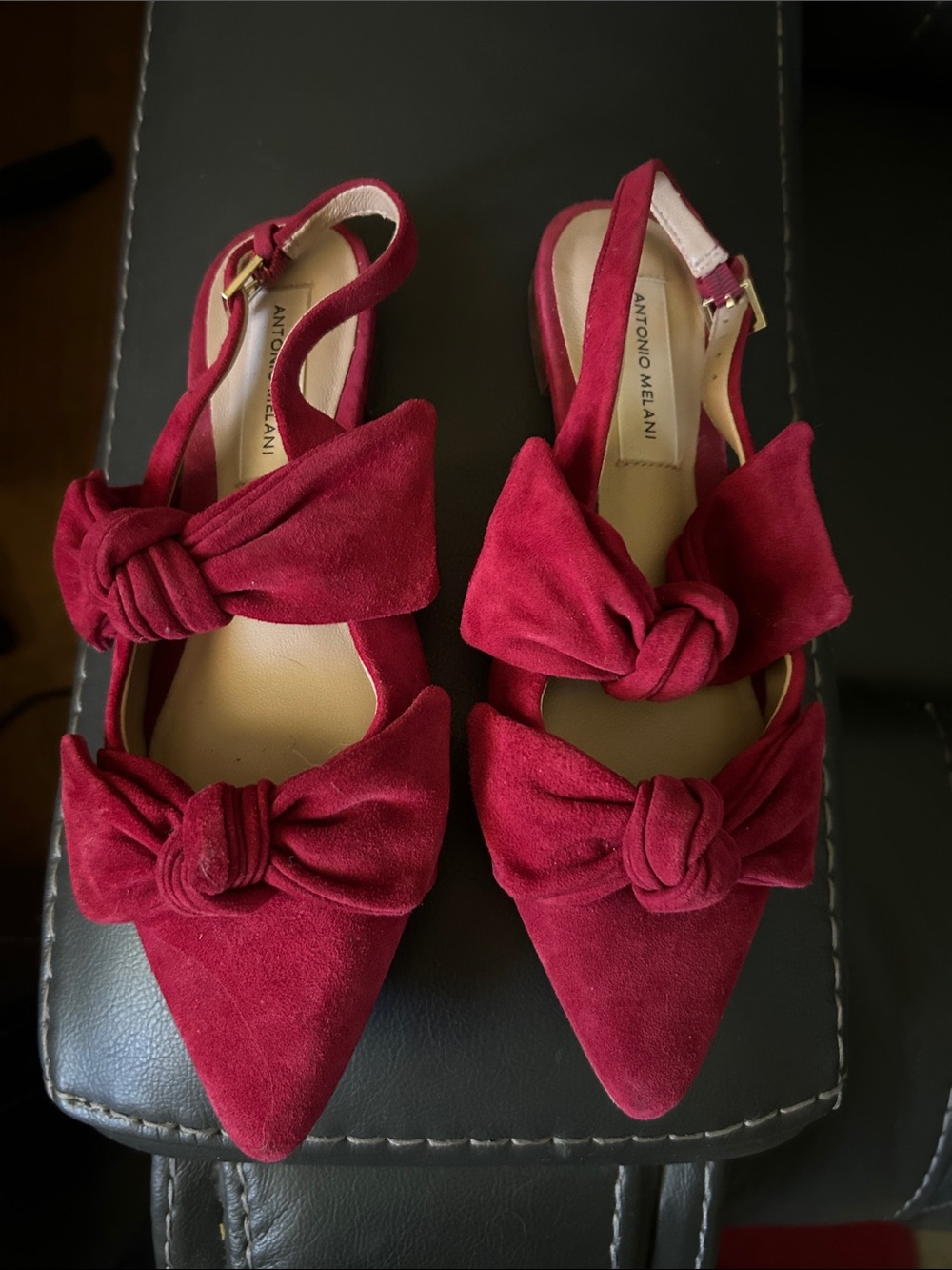 Antonio Melani gorgeous red suede bow sandals❤️❤️❤️